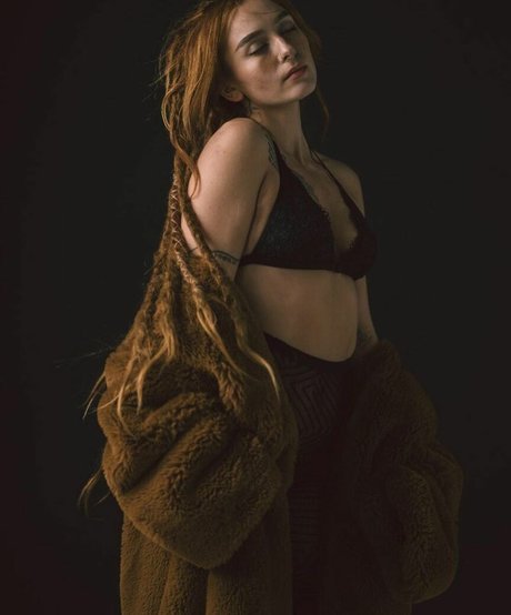 Eliza Grace トップポルノスター 写真