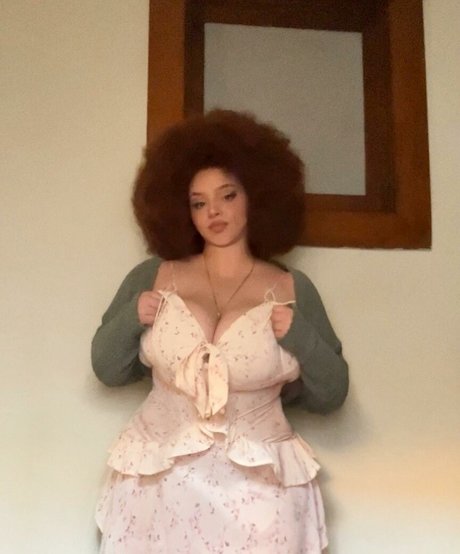 Nikkie Ginger アダルト女優 写真