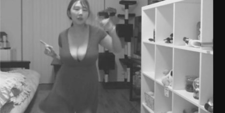 ぽっちゃりティーンオンリーファンズ ヌード アーカイブ