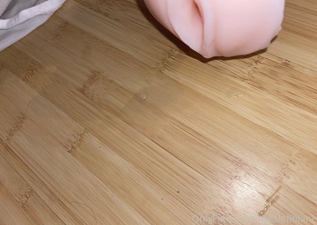 毛深いティーンの猫オンリーファンズ 可愛い 画像