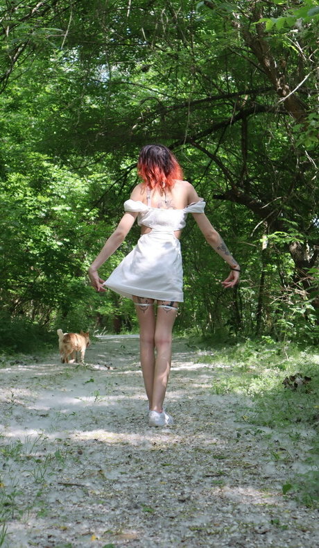 巨乳ランジェリーオンリーファンズ アダルト無料 画像