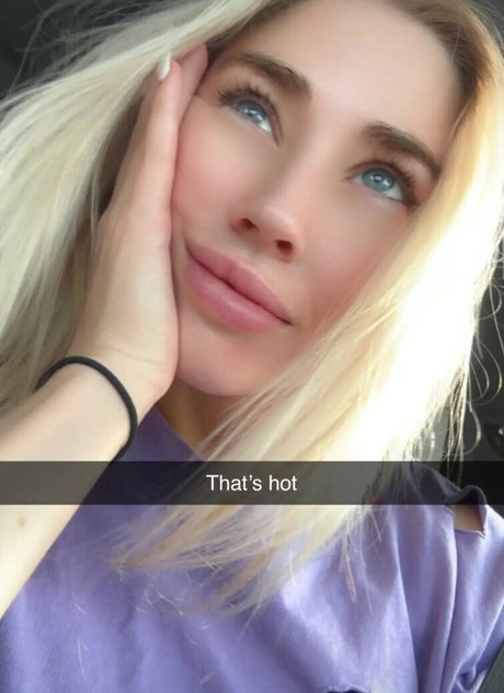 ブロンドのお尻オンリーファンズ アート裸 写真