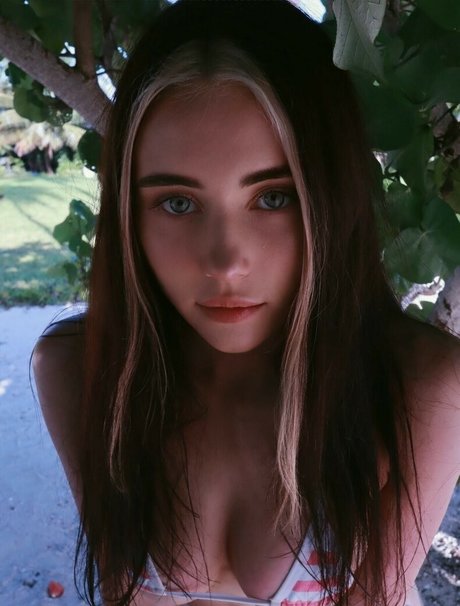 足 熟女 オンリーファンズ ホットヌード 画像