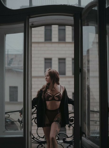 Ariel Next Door セックスモデル 画像