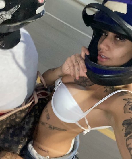 スリムな熟女オンリーファンズ アダルト無料 写真