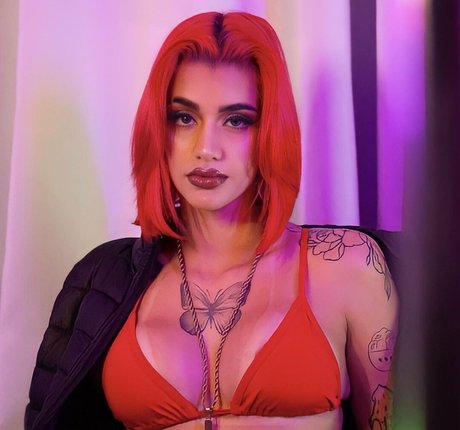 AZZY ヌードのポルノスター ギャラリー