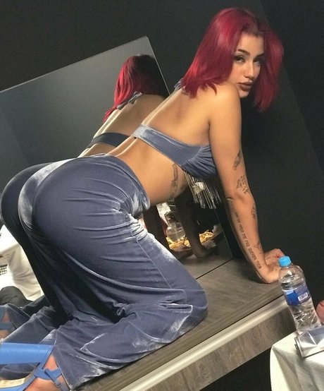 AZZY ポルノスター セクシー 写真