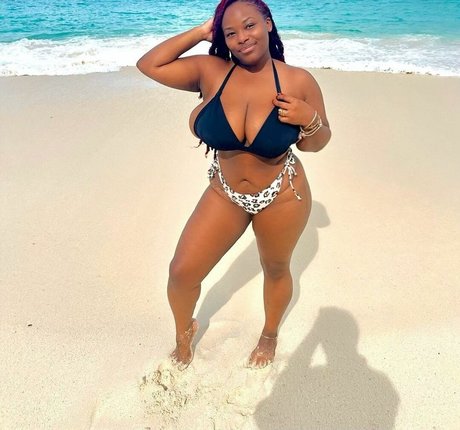 巨乳カップルオンリーファンズ ポルノグラフィック 画像