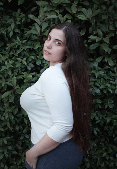 巨乳熟女オンリーファンズ セクシー 写真