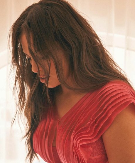 小柄な足オンリーファンズ エロチック ギャラリー