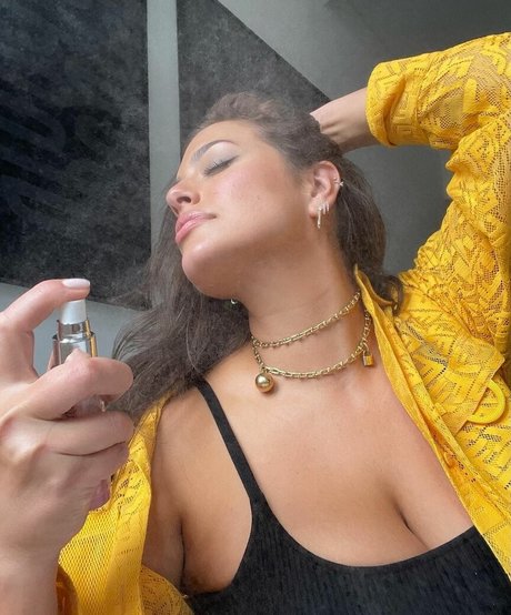 ブロンドのお尻オンリーファンズ 美しいヌード 画像