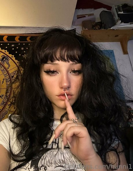 ティーンウェブカメラオンリーファンズ セクシー裸 画像