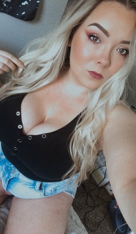 chloenyxxxvip アダルト女優 画像