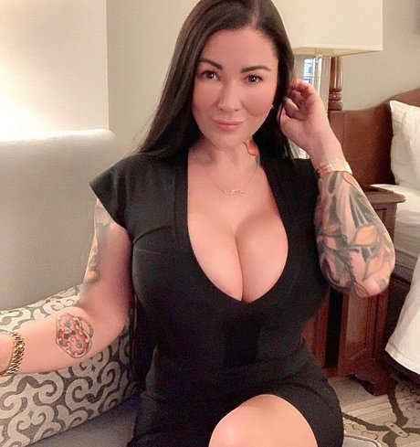 Teresa Bond 高品質モデル 写真