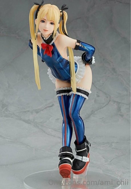 ランジェリーヌードオンリーファンズ ヌード ギャラリー