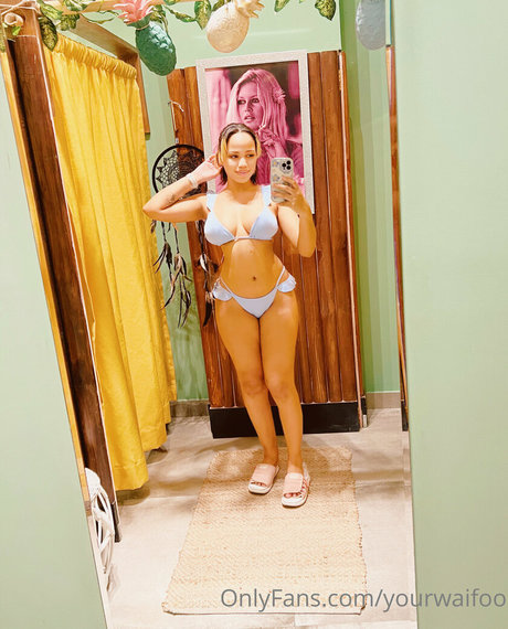 yourwaifoo モデル 画像