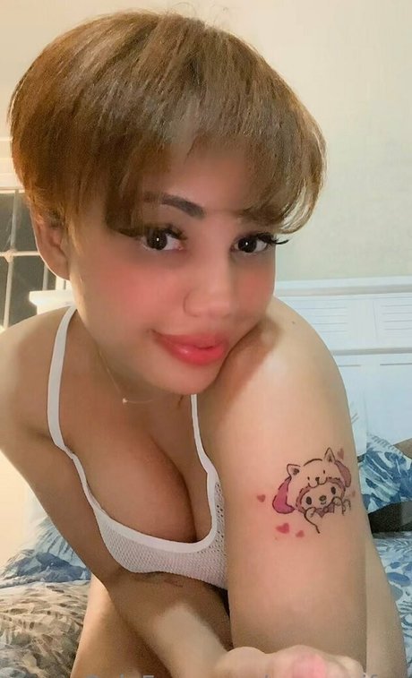 yourwaifoo ポルノモデル 写真