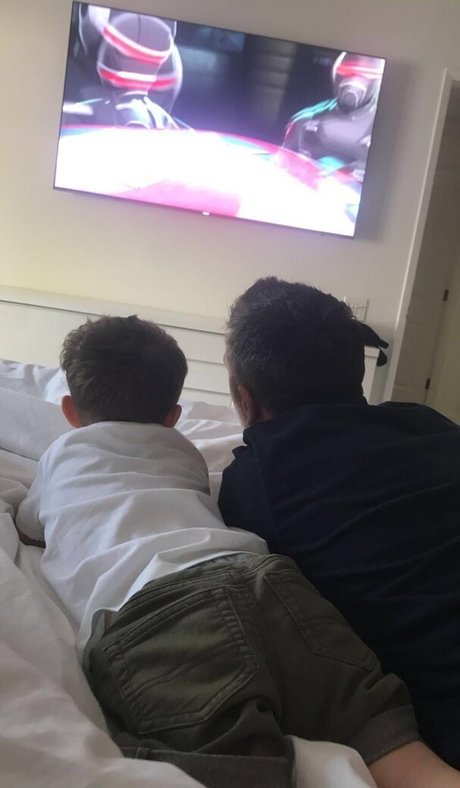 黒檀ペッギングオンリーファンズ 美しいヌード 写真