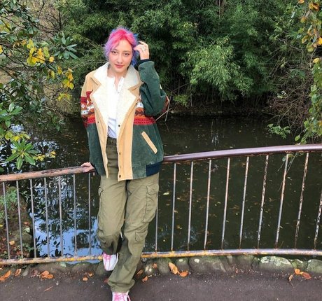 かわいいブロンドのオンリーファンズ 美しいポルノ 写真