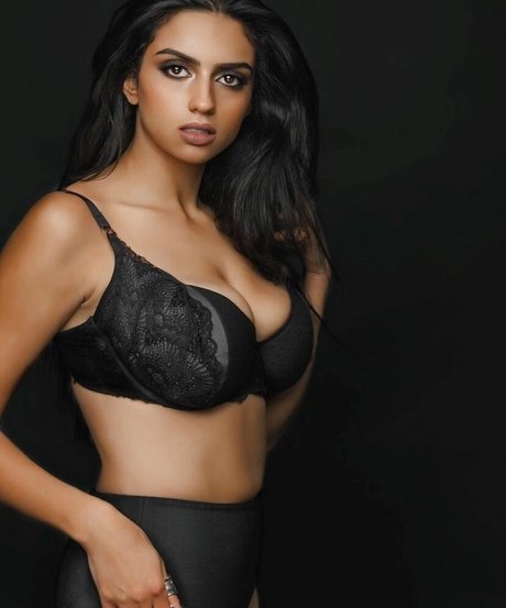 Mays Benatti ポルノ女優 写真