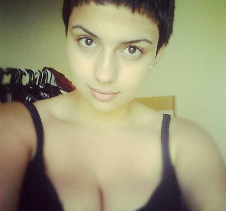 老母オンリーファン 美しいヌード 画像