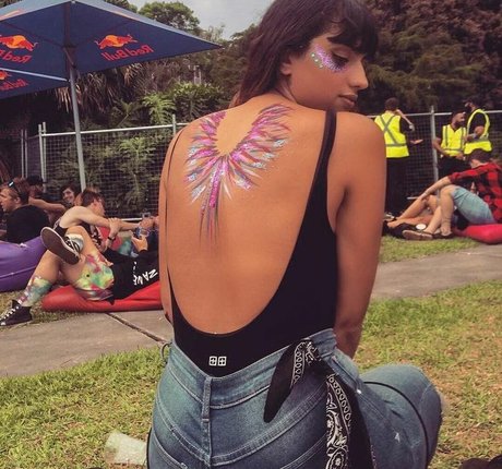 Mays Benatti 裸モデル 写真