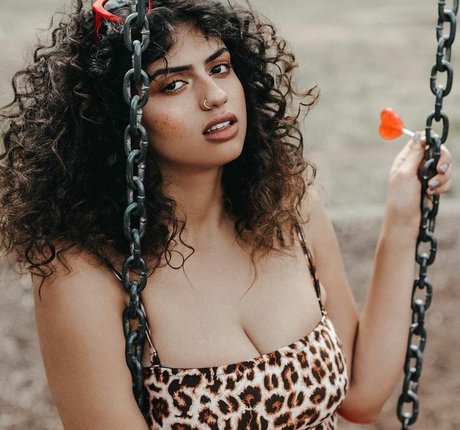 Mays Benatti モデル 画像