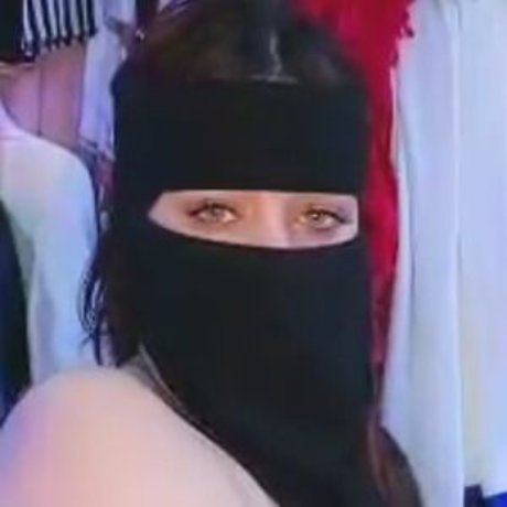 Arab Camgirl 裸のポルノスター 写真