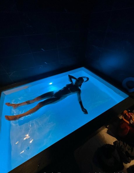 whiterabbitsx スター 裸 画像