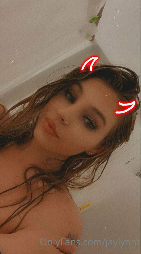 オイルを塗った巨乳オンリーファンズ ヌード 画像