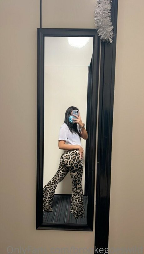 brookegoeswild ヌードモデル 写真