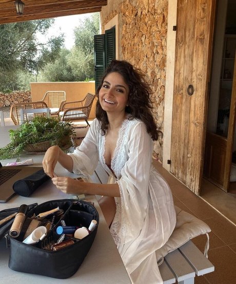 Ischtar Isik ホットなポルノスター 写真