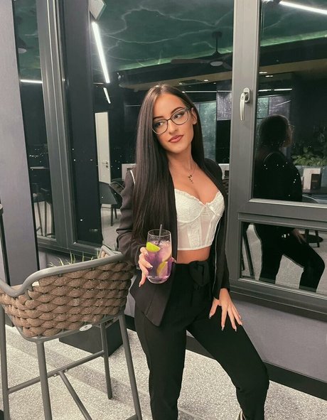 金髪の顔射オンリーファンズ ポルノグラフィック 画像