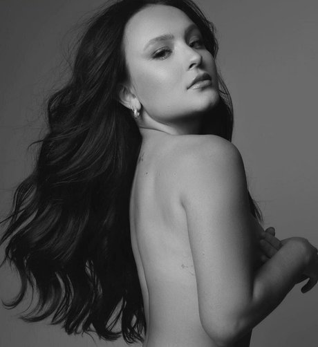 フェイシャルオンリーファンズ セックス 写真