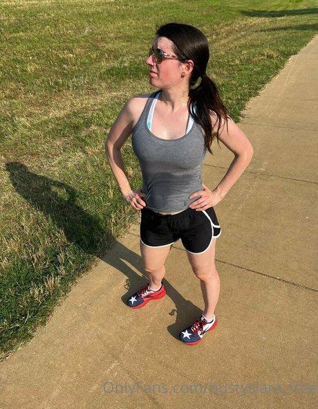 黒髪の熟女オンリーファンズ 無料 画像