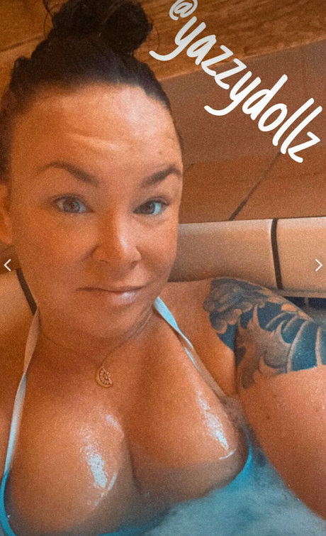 巨乳タトゥーオンリーファンズ 美しいヌード 写真