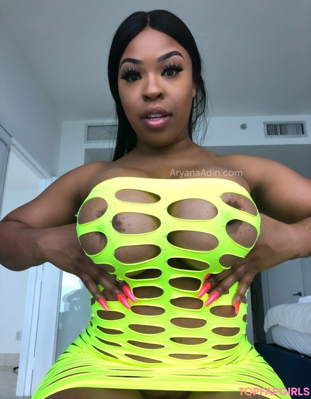 タトゥーオンリーファン セックス 画像