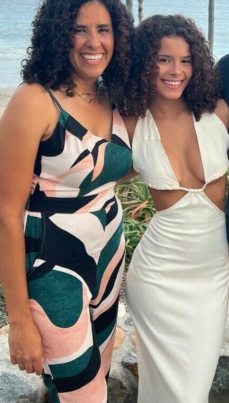 巨尻熟女オンリーファンズ セクシーヌード アーカイブ