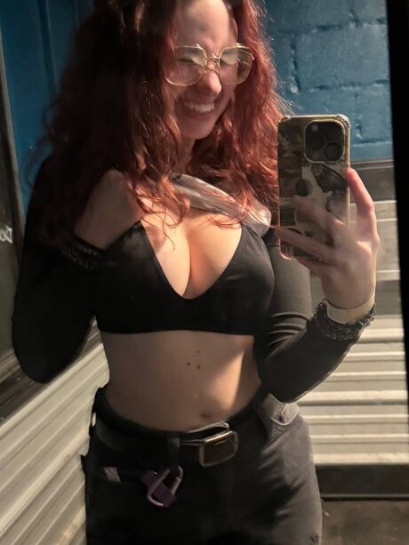 裸の女の子オンリーファンズ セクシーヌード 写真