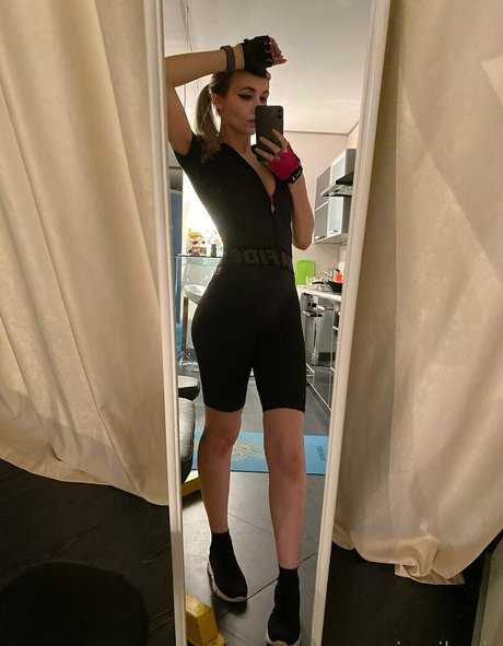 毛深いアジア人オンリーファンズ アダルト無料 写真