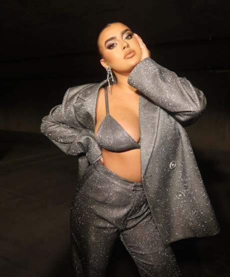 スキニーモデルオンリーファンズ ホット裸 写真