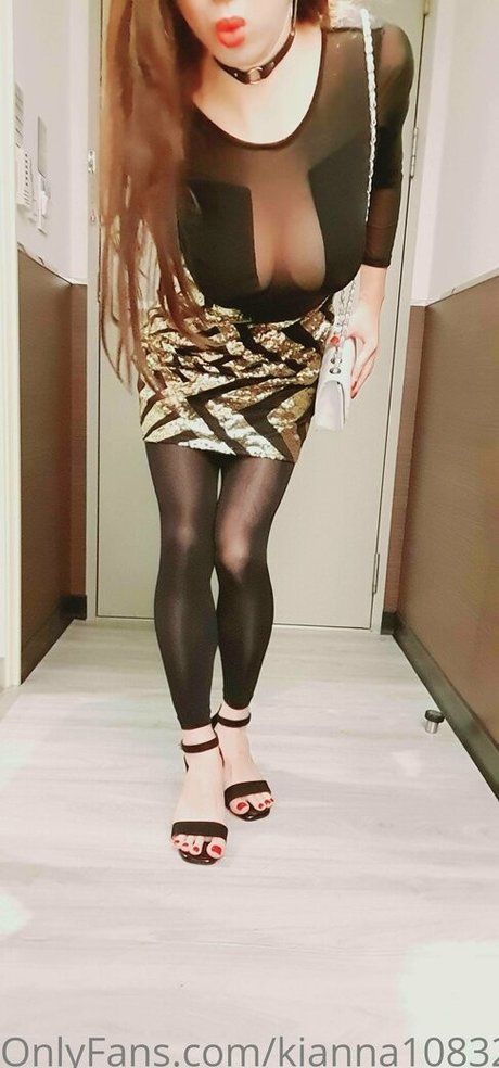 ぽっちゃりブロンドのオンリーファンズ ポルノ 写真