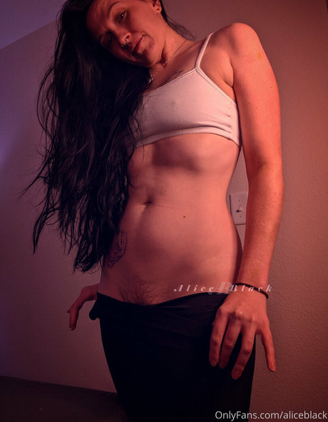 フィットネスプッシーオンリーファンズ セクシー 写真