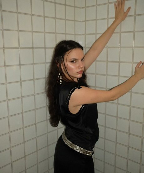 Dafne Keen アートポルノスター 写真