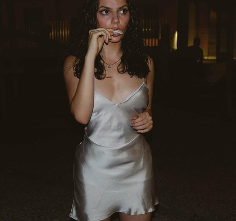 Dafne Keen 完璧なポルノスター 写真