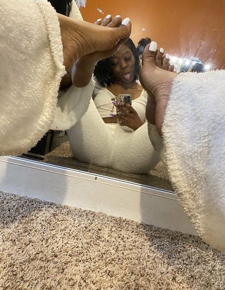 赤毛の熟女オンリーファンズ 無料裸 画像