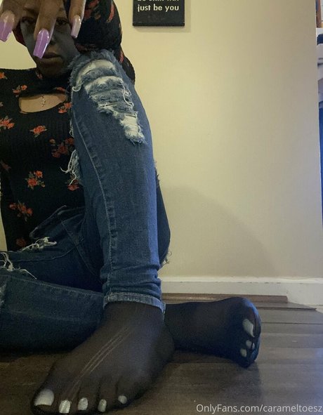 かわいいブロンドのオンリーファンズ アダルト 写真