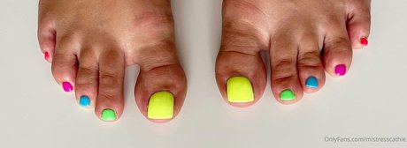 乳首 オンリーファンズ ポルノ 画像