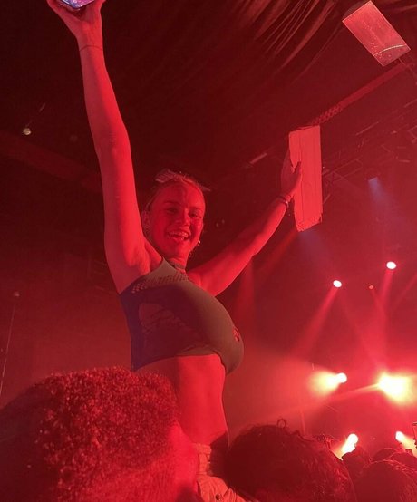 Gabriella Davies セックスモデル 写真