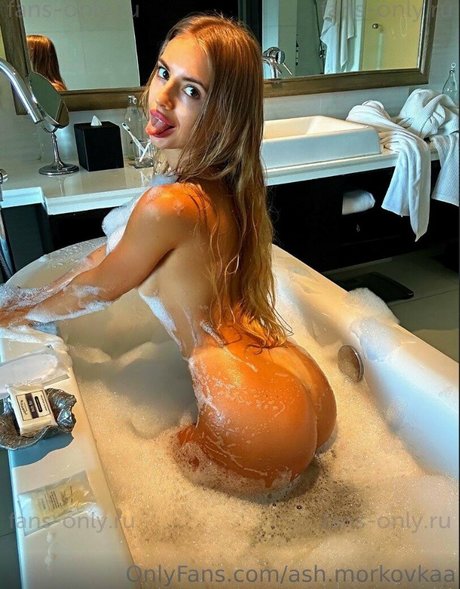 Ash Morkovka スター 裸 写真